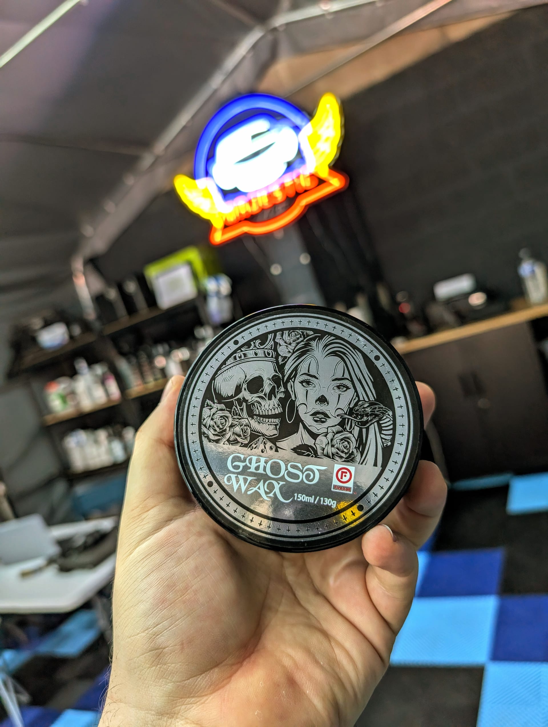 Application de cire Ghost Wax dans l'atelier MajesticAuto à Domart-en-Ponthieu